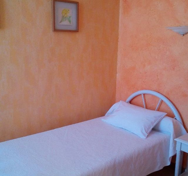 Lit une place chambre hôtel