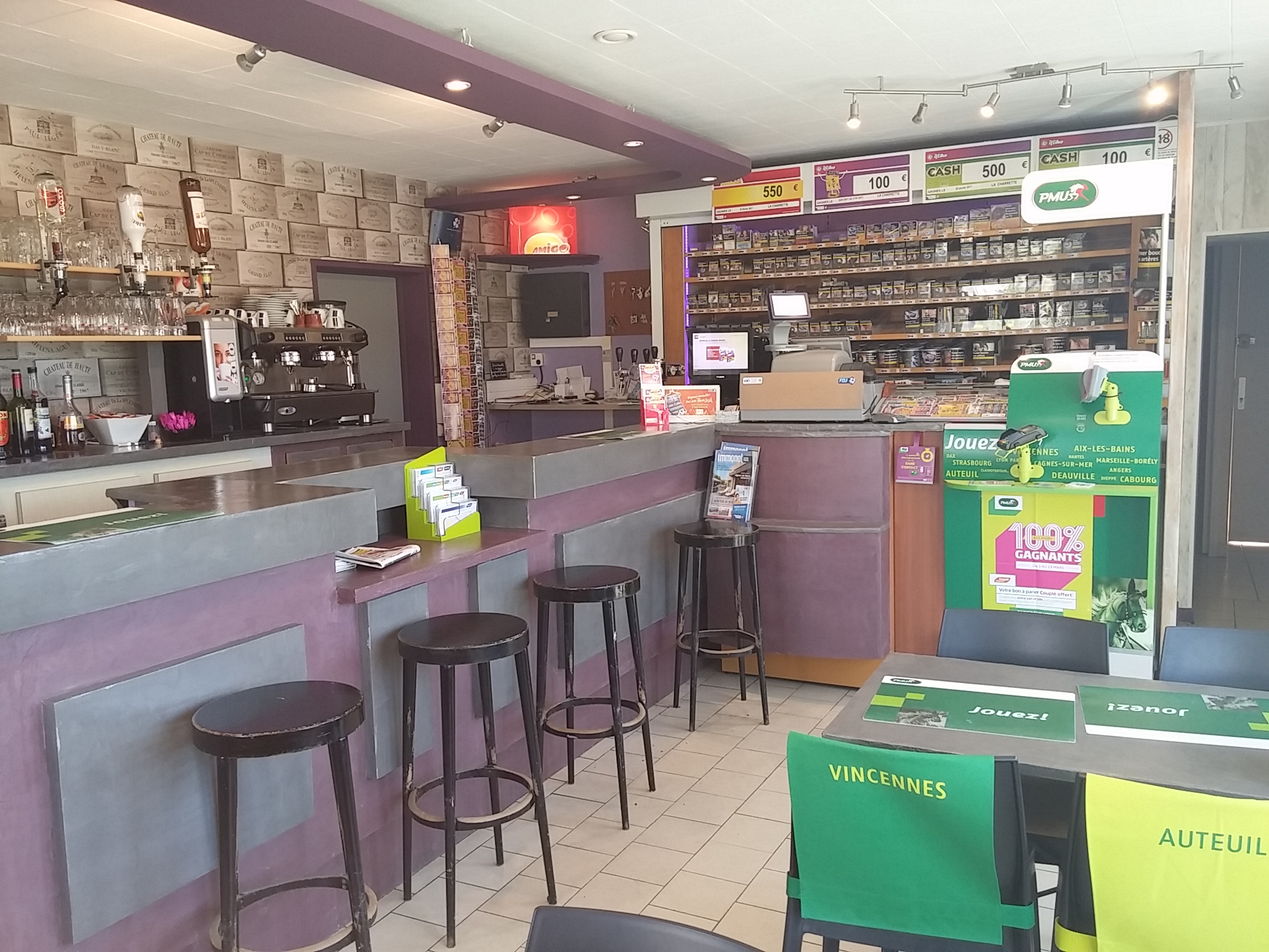 Bar comptoir traditionnel PMU