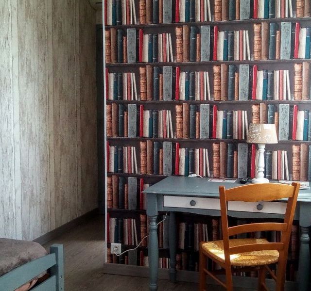 Bureau bibliothèque grande chambre d’hôtel